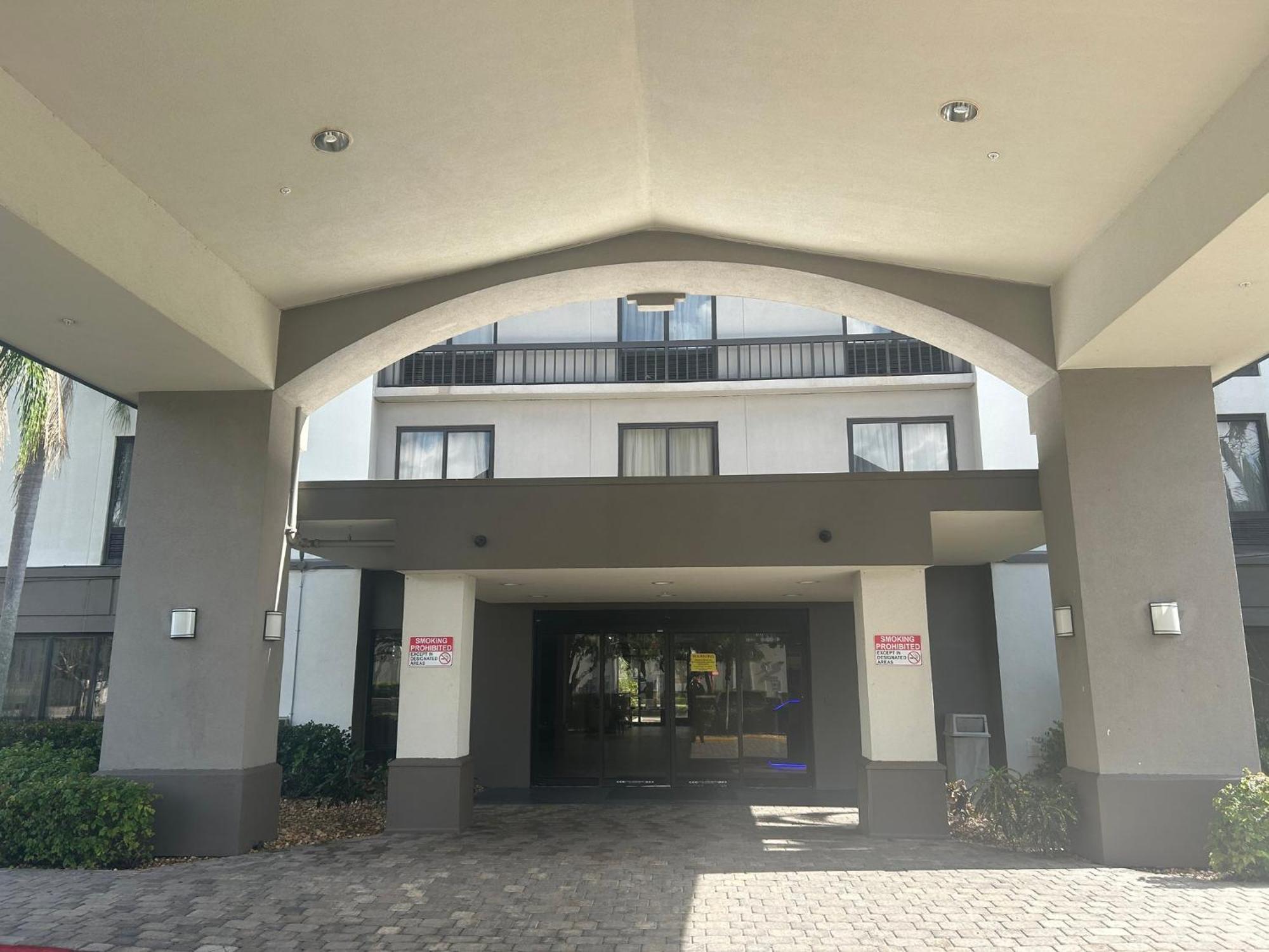 Airport Inn Fort Myers Exterior photo